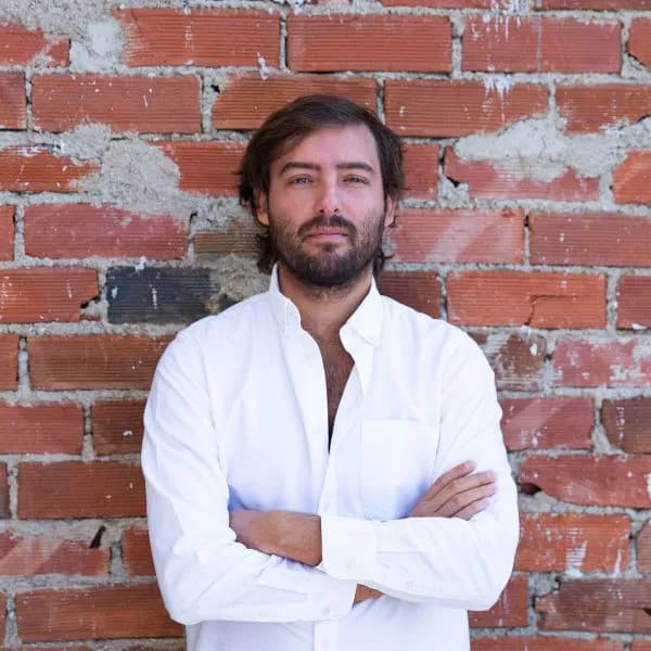 Retrato del diseñador que firma tu proyecto en Yana